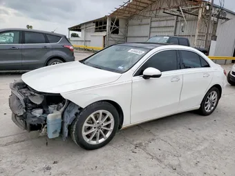 2019 Mercedes-Benz A-Class WDD3G4EB5KW006358