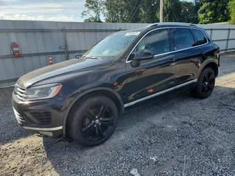 2017 Volkswagen Touareg WVGRF7BP8HD003589