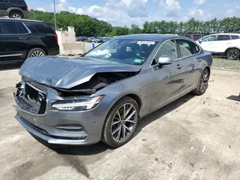 2018 Volvo S90 LVY982MK7JP038642