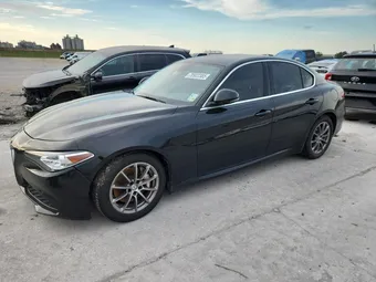 2018 Alfa Romeo Giulia ZARFAEBN8J7581369