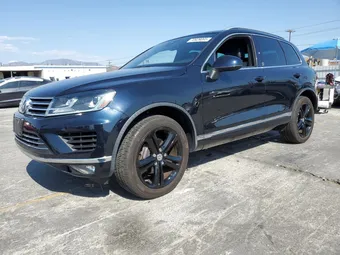 2017 Volkswagen Touareg WVGRF7BP2HD001661