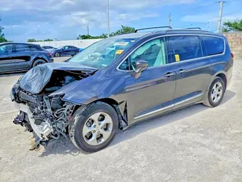 2017 Chrysler Pacifica 2C4RC1EG7HR821754
