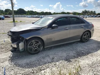 2019 Mercedes-Benz A-Class WDD3G4EB1KW001335