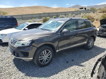 2016 Volkswagen Touareg WVGEF9BP6GD010419