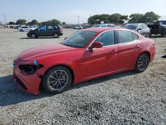 2018 Alfa Romeo Giulia ZARFAEBN8J7570159