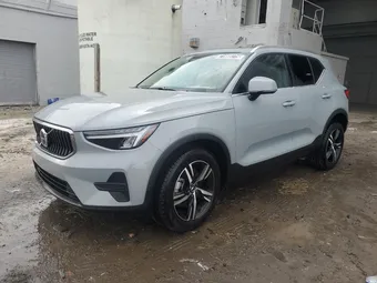 2025 Volvo XC40 YV4L12UJ4S2589552
