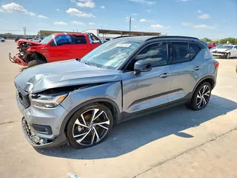 2019 Volvo XC40 YV4162UM7K2102220