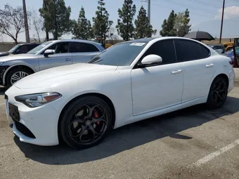 2017 Alfa Romeo Giulia ZARFAEEN5H7552191