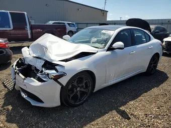 2018 Alfa Romeo Giulia ZARFAEEN8J7592030