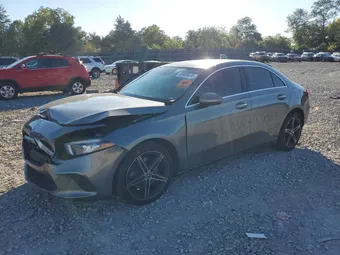 2019 Mercedes-Benz A-Class WDD3G4FB0KW033062