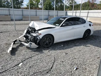 2018 Alfa Romeo Giulia ZARFAEEN1J7597733