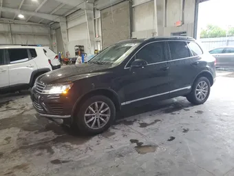 2016 Volkswagen Touareg WVGEF9BP5GD005678