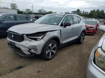 2024 Volvo XC40 YV4L12UL8R2328890