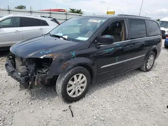 2015 Chrysler Town & Country 2C4RC1BG2FR577724