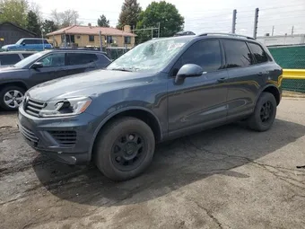 2016 Volkswagen Touareg WVGEF9BP5GD002294
