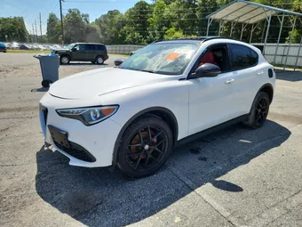 2018 Alfa Romeo Stelvio ZASFAKNN8J7B92839