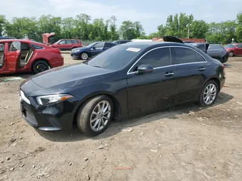 2019 Mercedes-Benz A-Class WDD3G4FB4KW001540