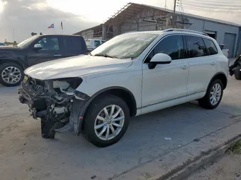 2015 Volkswagen Touareg WVGEF9BP0FD005389