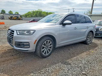 2017 Audi Q7 WA1LAAF7XHD005158