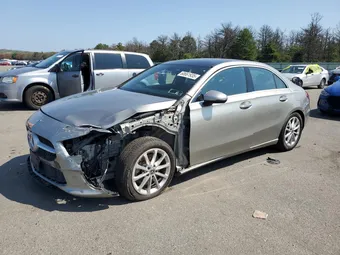 2019 Mercedes-Benz A-Class WDD3G4FB1KW024693
