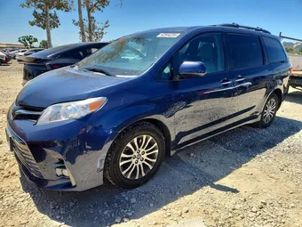 2018 Toyota Sienna 5TDYZ3DC8JS928331
