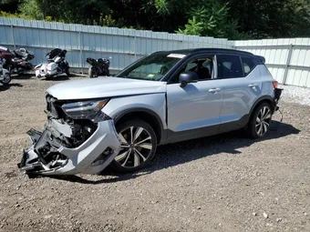 2021 Volvo XC40 YV4ED3UR0M2458987