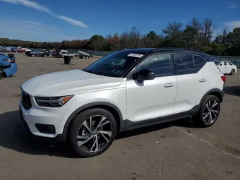 2021 Volvo XC40 YV4162UM8M2482851