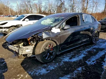 2024 Tesla Model X 7SAXCBE60RF438677