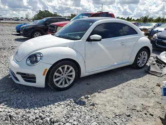2018 Volkswagen Beetle 3VWJD7AT2JM702570