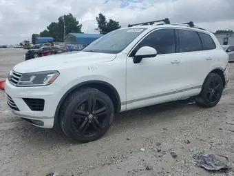 2017 Volkswagen Touareg WVGRF7BP2HD004883