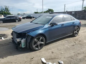 2019 Mercedes-Benz A-Class WDD3G4EB0KW019583
