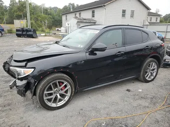 2018 Alfa Romeo Stelvio ZASFAKNN8J7B93330