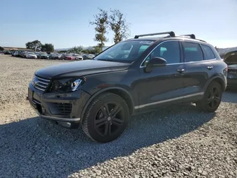 2017 Volkswagen Touareg WVGRF7BP7HD005348
