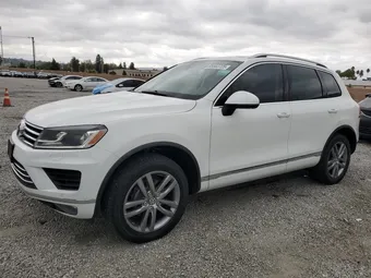 2016 Volkswagen Touareg WVGEP9BP3GD003845
