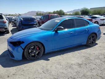 2018 Alfa Romeo Giulia ZARFAECNXJ7598804