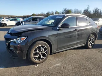 2021 Alfa Romeo Stelvio ZASPAKBN4M7D10527