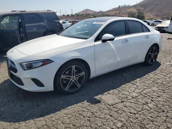 2019 Mercedes-Benz A-Class WDD3G4EB4KW011986