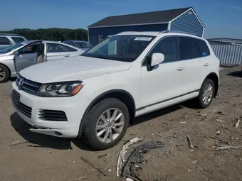 2014 Volkswagen Touareg WVGEP9BP2ED011772
