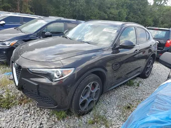 2018 Alfa Romeo Stelvio ZASFAKPN5J7B87823