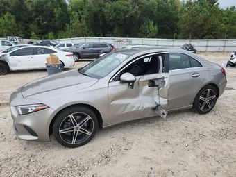 2019 Mercedes-Benz A-Class WDD3G4EB8KW024238