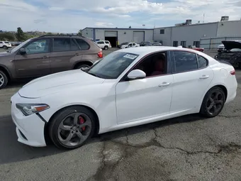 2018 Alfa Romeo Giulia ZARFAEBN5J7581751