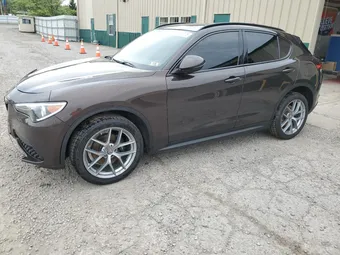 2018 Alfa Romeo Stelvio ZASFAKNN2J7C12339