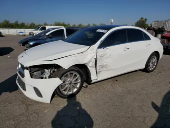 2019 Mercedes-Benz A-Class WDD3G4EB7KW023095