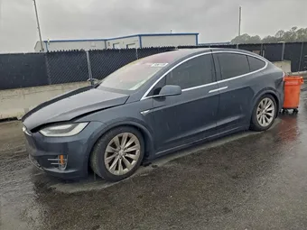 2016 Tesla Model X 5YJXCBE26GF016386