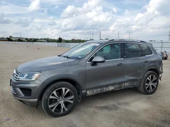 2017 Volkswagen Touareg WVGRF7BP3HD002656