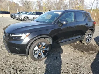 2025 Volvo XC40 YV4L12UC8S2575915