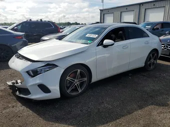 2019 Mercedes-Benz A-Class WDD3G4FB3KW035470