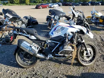 2021 BMW R-Series WB10M0301M6D96054