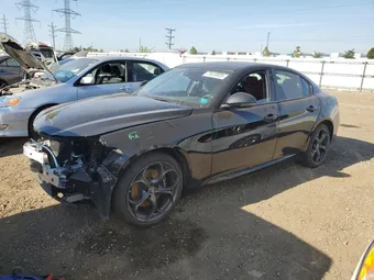 2018 Alfa Romeo Giulia ZARFAEEN0J7597321