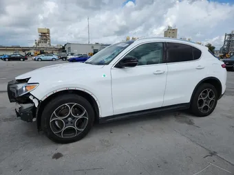 2018 Alfa Romeo Stelvio ZASFAKBN7J7B78287